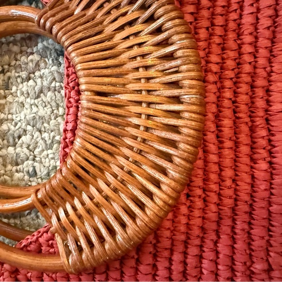 NWOT “Straw Studios” Coral Circle Rattan Handbag w Wooden Handle 16” x 14” - Picture 6 of 13